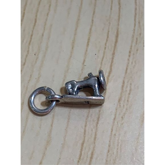 .925 Vintage Mini Sewing Machine Sterling Silver Jewelry Charm #sew #hobby - Picture 3 of 6